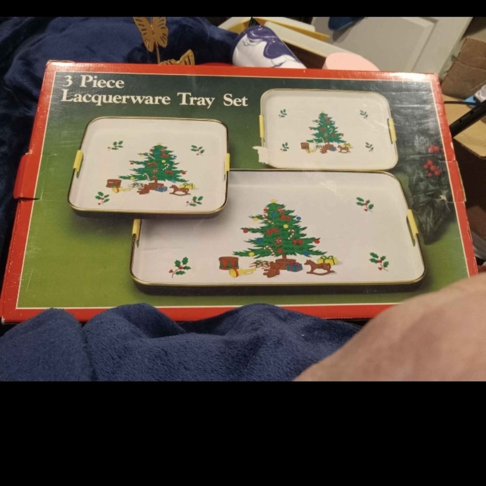 3 Piece Lacquerware Tray Set with Christmas Tree Design